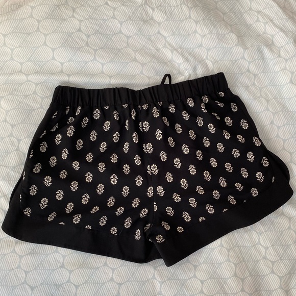 - Patterned Shorts - Picture 2 of 5